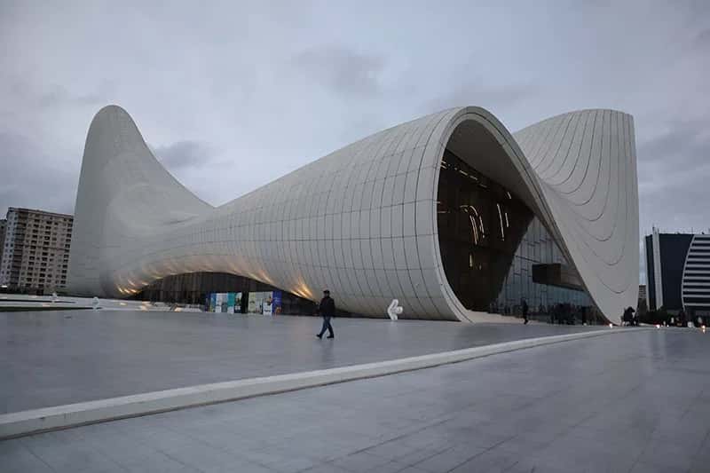 Centro Heydar Aliyev: icona di Hadid tra cultura e turismo